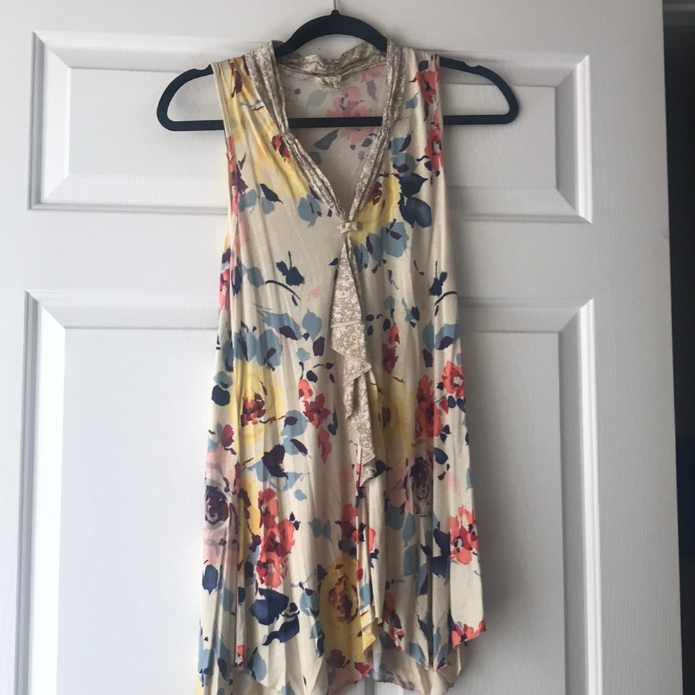 Floral spring Anthro top